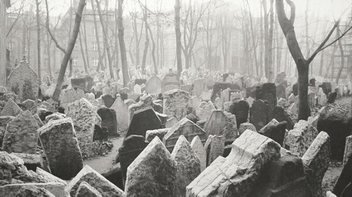 prague-cemetery-24_75x36_5