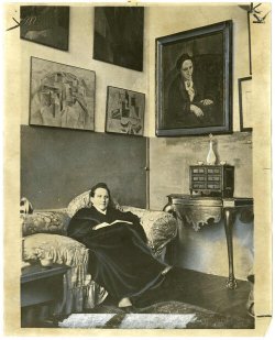 gertrude_stein_sitting_on_a_sofa_in_her_paris_studio_-_library_of_congress.tif_